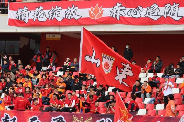 主場上萬名球迷的吶喊助威，給山東體彩女足征戰(zhàn)女超增添了能量與動力
